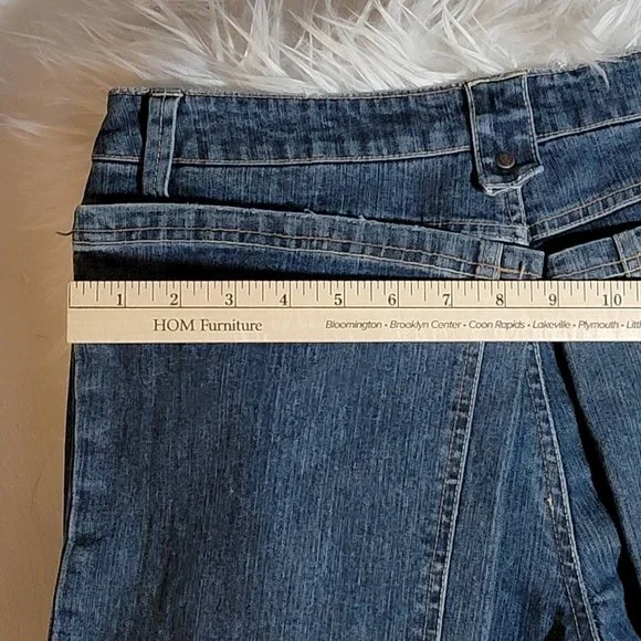 Mixit Dark Wash Cropped Jeggings. Embroidered flowers! Size 8 Petite - Picture 8 of 9